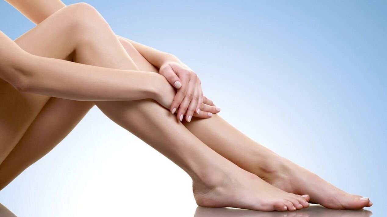 gambe dopo il trattamento per l'artrosi del ginocchio